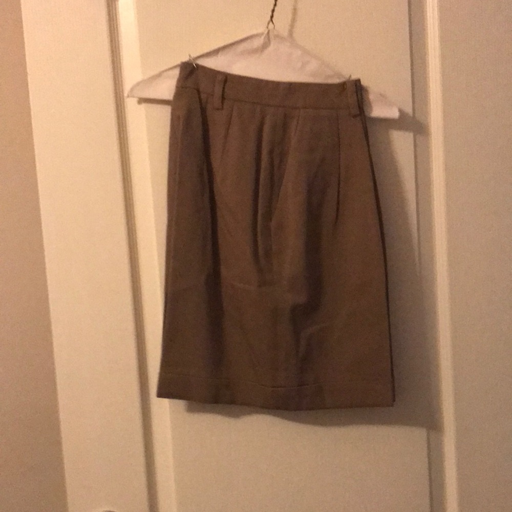 Ellen Tracy Shorts, size 8 color tan